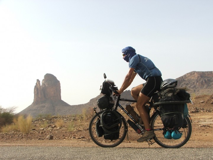 alvaro biciclown cruzando desierto africa mali