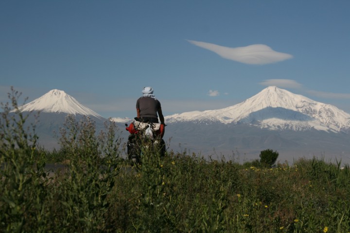 biciclown pedaleando en armenia